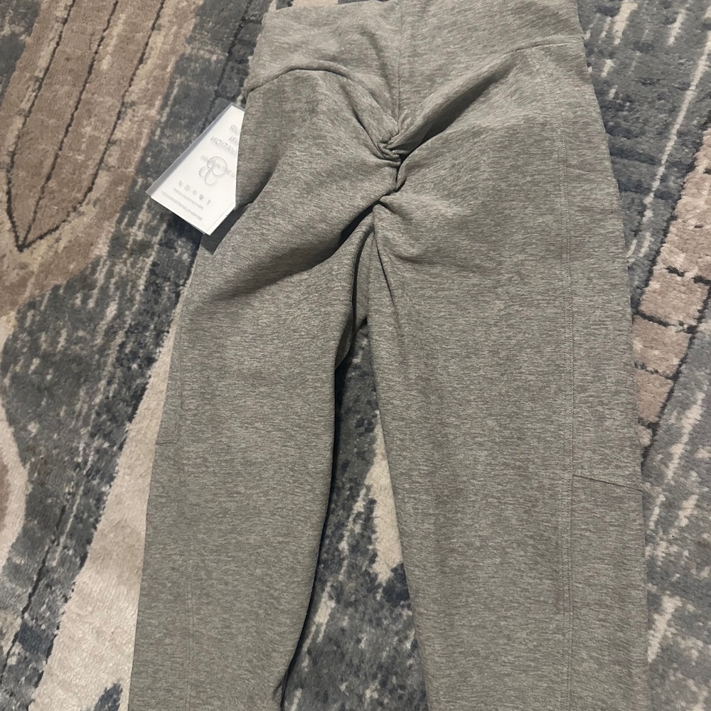 Bombshell Sportswear Curves Leggings NWT Size XS Nori